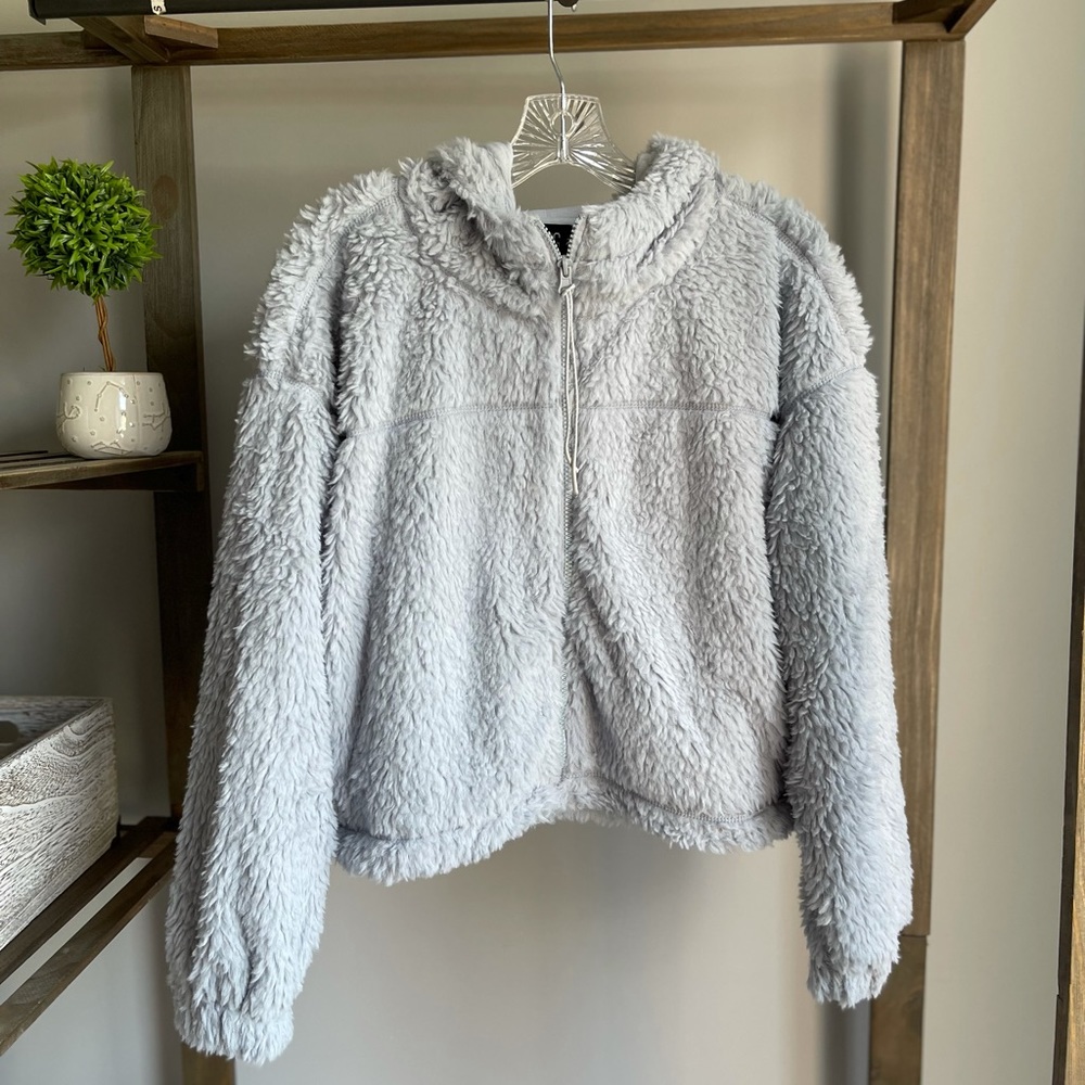 Urban Outfitters BDG Cropped Teddy Jacket - Picture 2 of 13